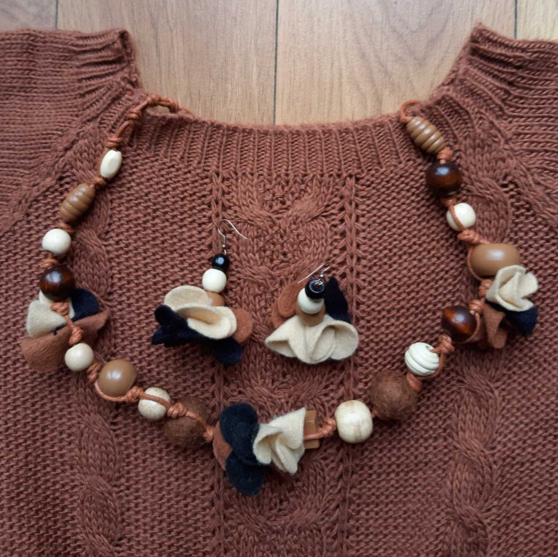 October Recapitulation - Bright and Beautiful Wool Felt Ball Necklace And Earrings Set Jewellery Gift