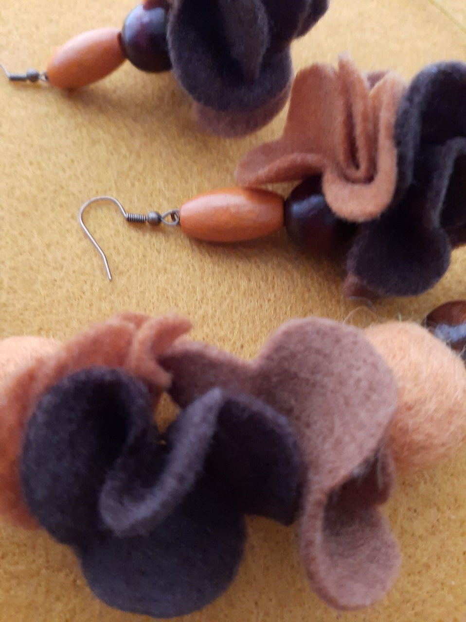 October Recapitulation - Bright and Beautiful Wool Felt Ball Necklace And Earrings Set Jewellery Gift