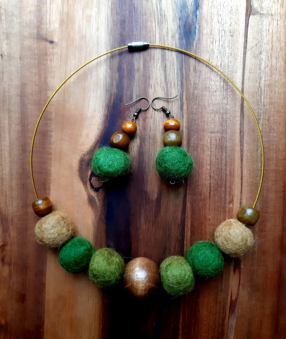 Hyde Park - Bright and Intelligent Wool Felt Ball Necklace And Earrings Set Jewellery Gift