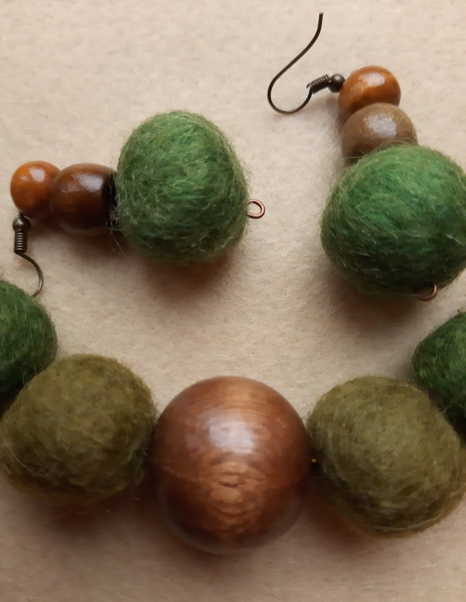 Hyde Park - Bright and Intelligent Wool Felt Ball Necklace And Earrings Set Jewellery Gift