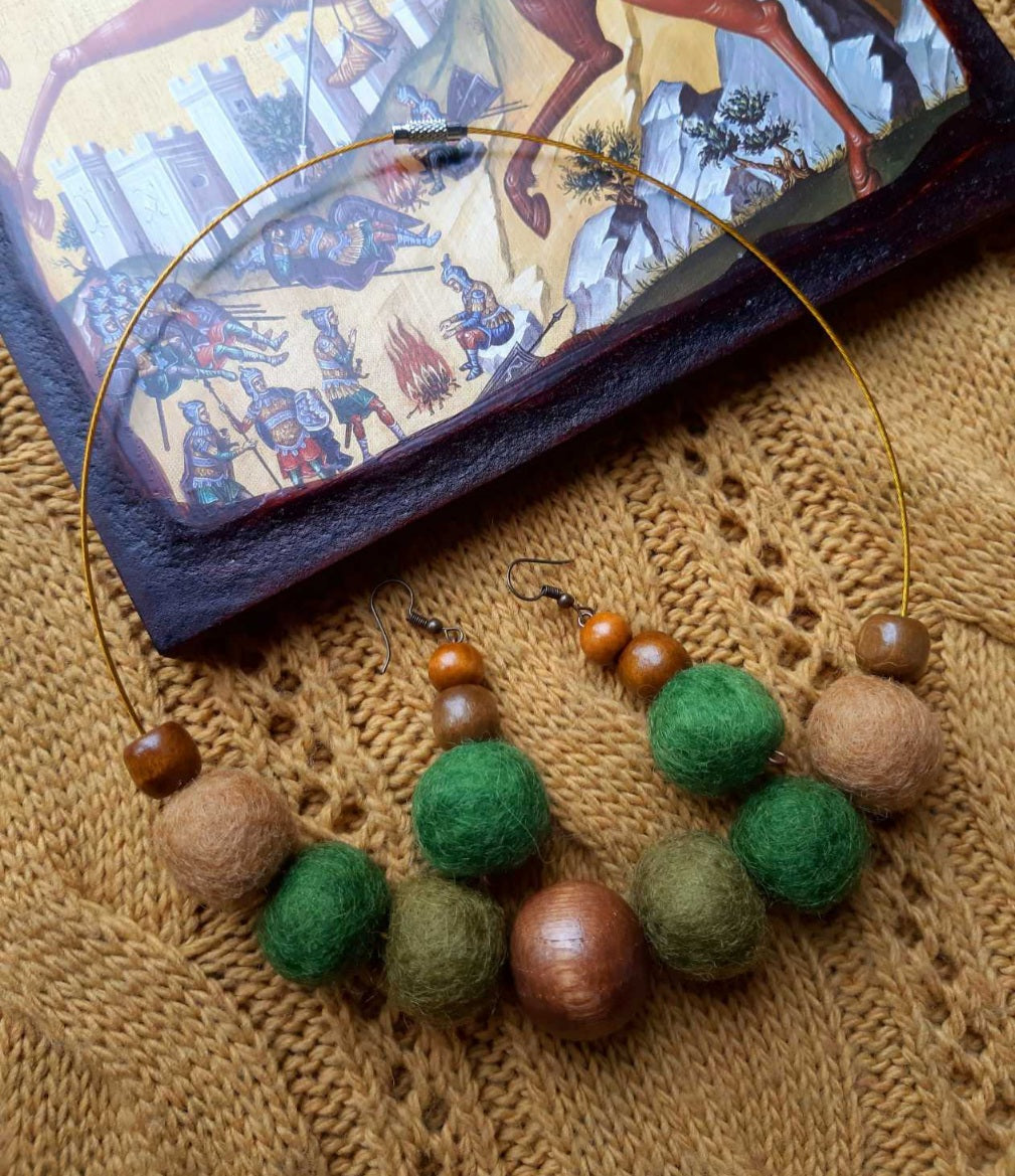 Hyde Park - Bright and Intelligent Wool Felt Ball Necklace And Earrings Set Jewellery Gift