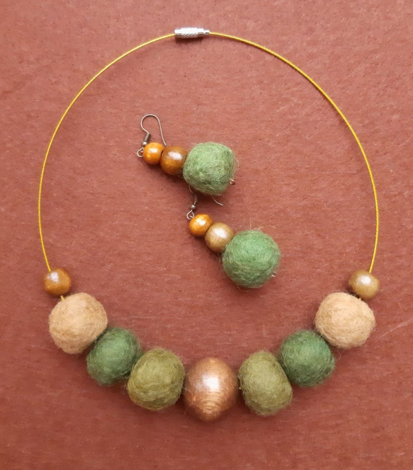 Hyde Park - Bright and Intelligent Wool Felt Ball Necklace And Earrings Set Jewellery Gift