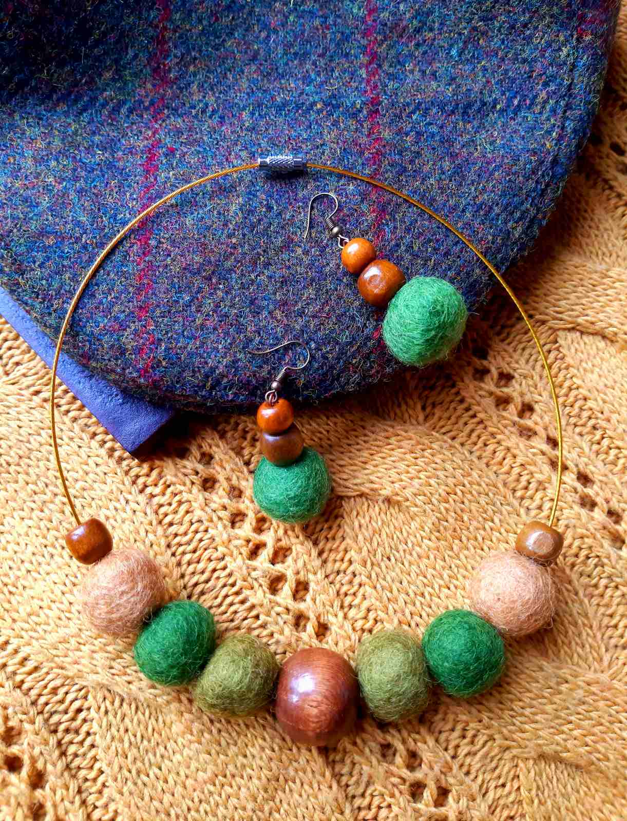 Hyde Park - Bright and Intelligent Wool Felt Ball Necklace And Earrings Set Jewellery Gift