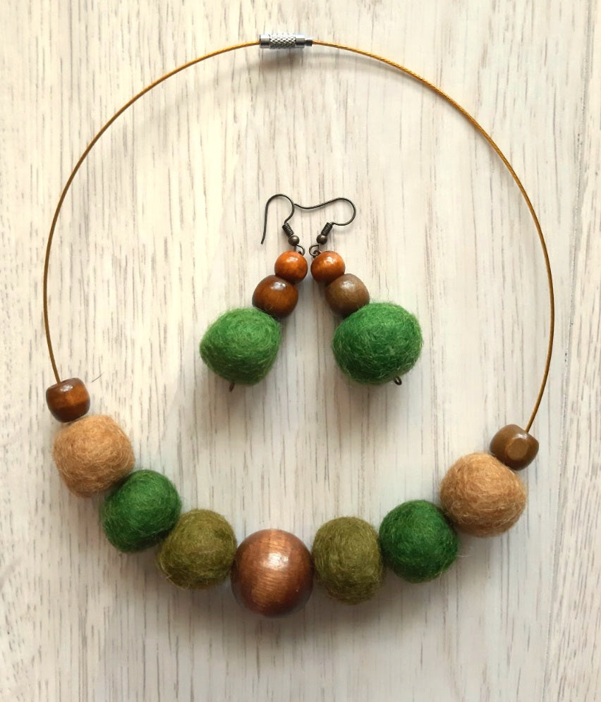 Hyde Park - Bright and Intelligent Wool Felt Ball Necklace And Earrings Set Jewellery Gift