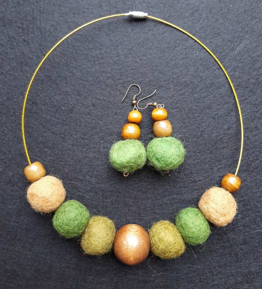 Hyde Park - Bright and Intelligent Wool Felt Ball Necklace And Earrings Set Jewellery Gift