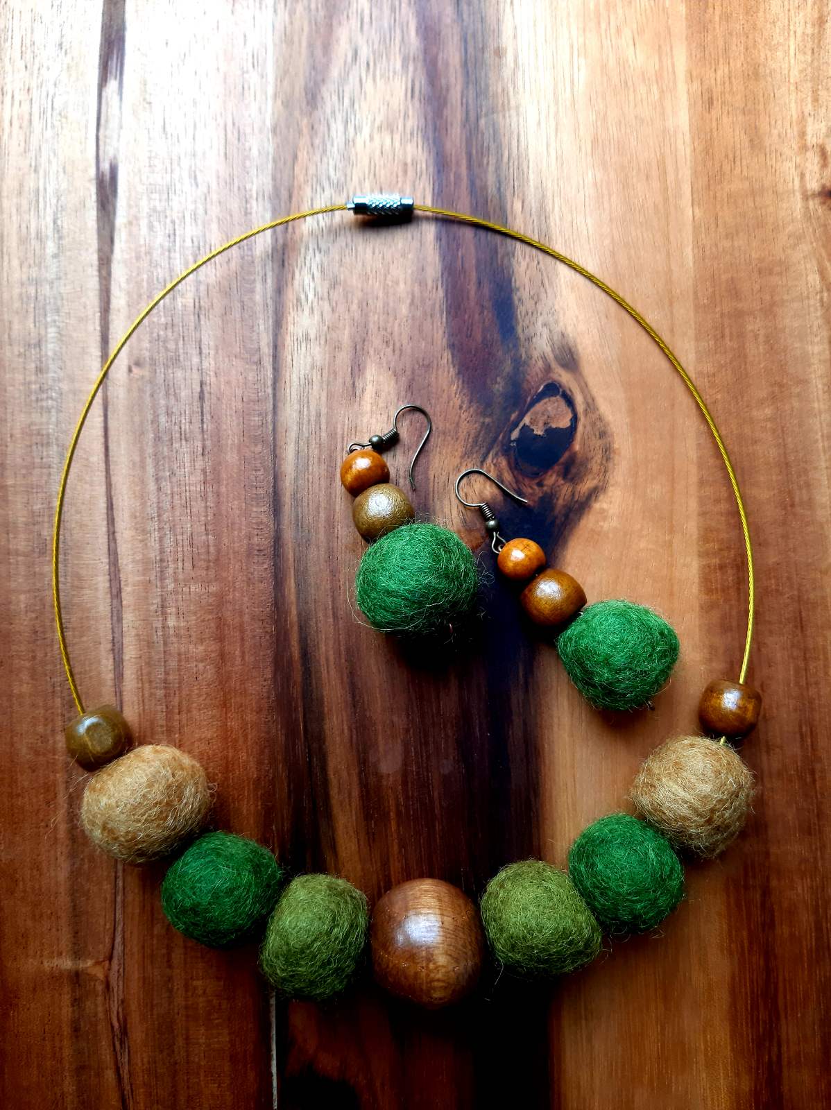 Hyde Park - Bright and Intelligent Wool Felt Ball Necklace And Earrings Set Jewellery Gift