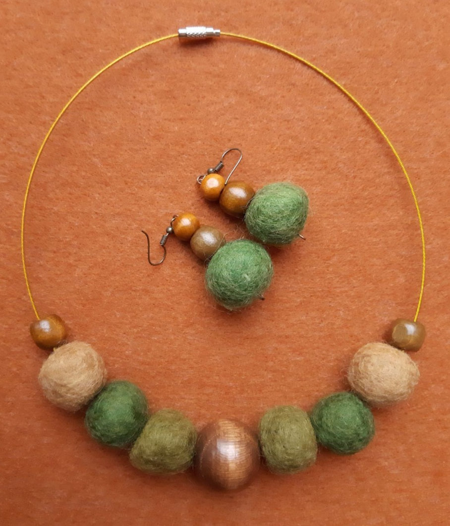 Hyde Park - Bright and Intelligent Wool Felt Ball Necklace And Earrings Set Jewellery Gift