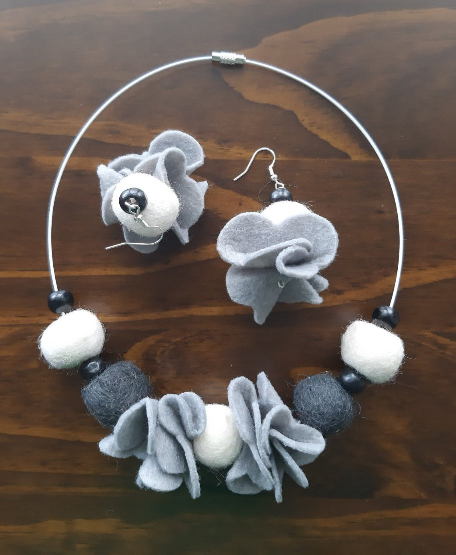 Librarian - Delicate High-class Wool Felt Jewellery Set of Necklace and Earrings