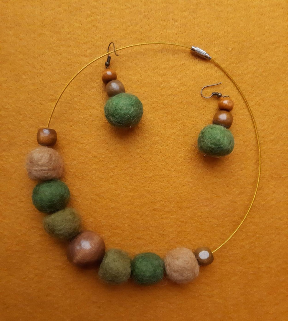 Hyde Park - Bright and Intelligent Wool Felt Ball Necklace And Earrings Set Jewellery Gift